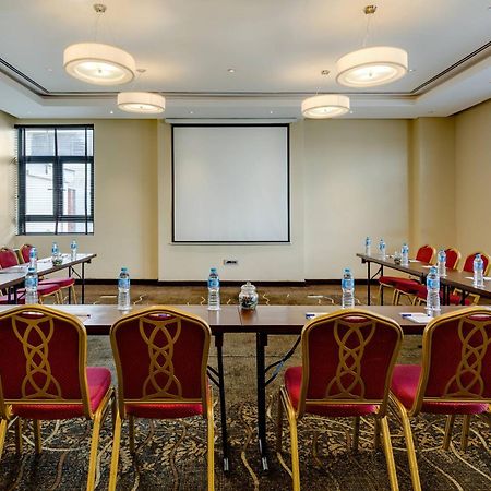 Protea Hotel By Marriott Ikeja Select Lagos Bagian luar foto