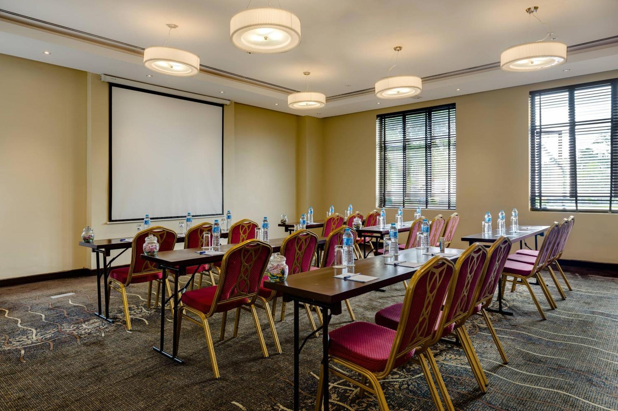 Protea Hotel By Marriott Ikeja Select Lagos Bagian luar foto