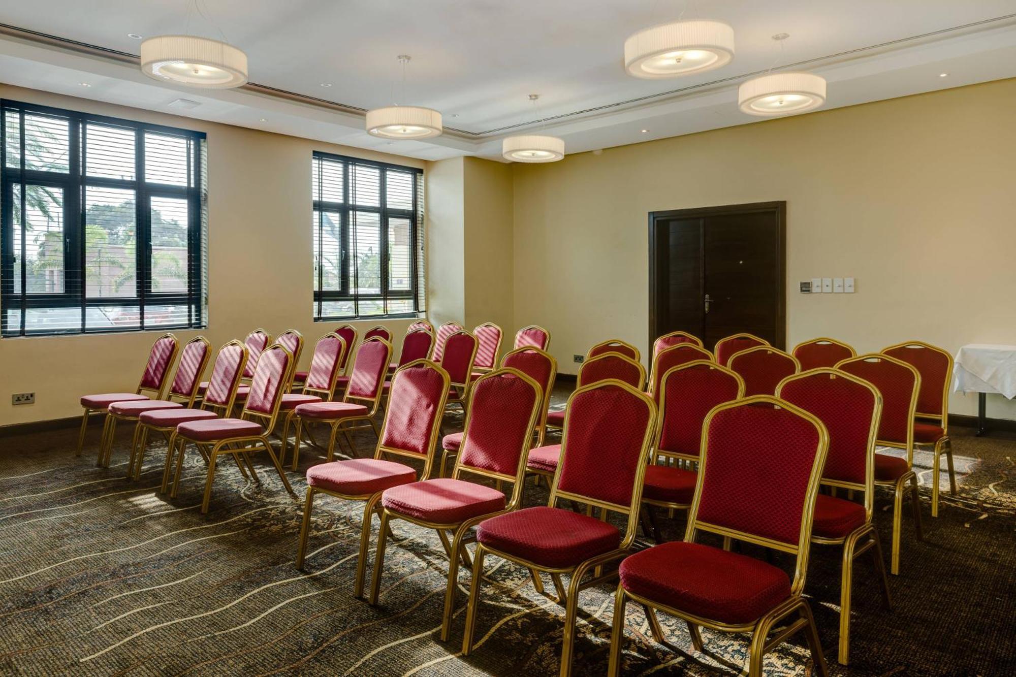 Protea Hotel By Marriott Ikeja Select Lagos Bagian luar foto