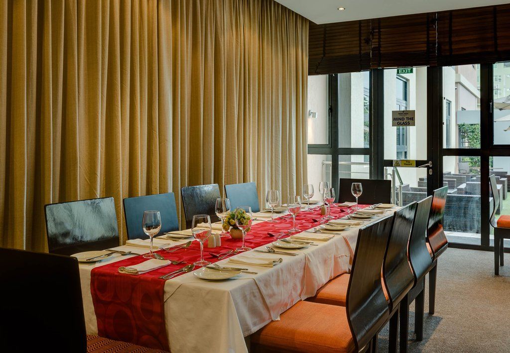 Protea Hotel By Marriott Ikeja Select Lagos Bagian luar foto