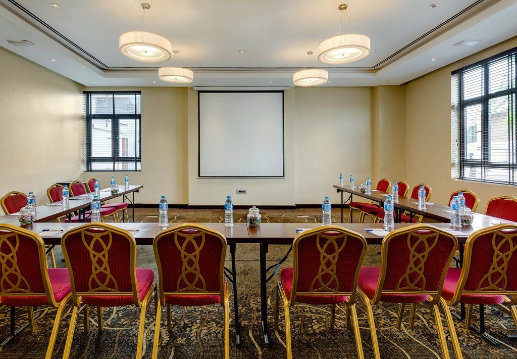 Protea Hotel By Marriott Ikeja Select Lagos Bagian luar foto