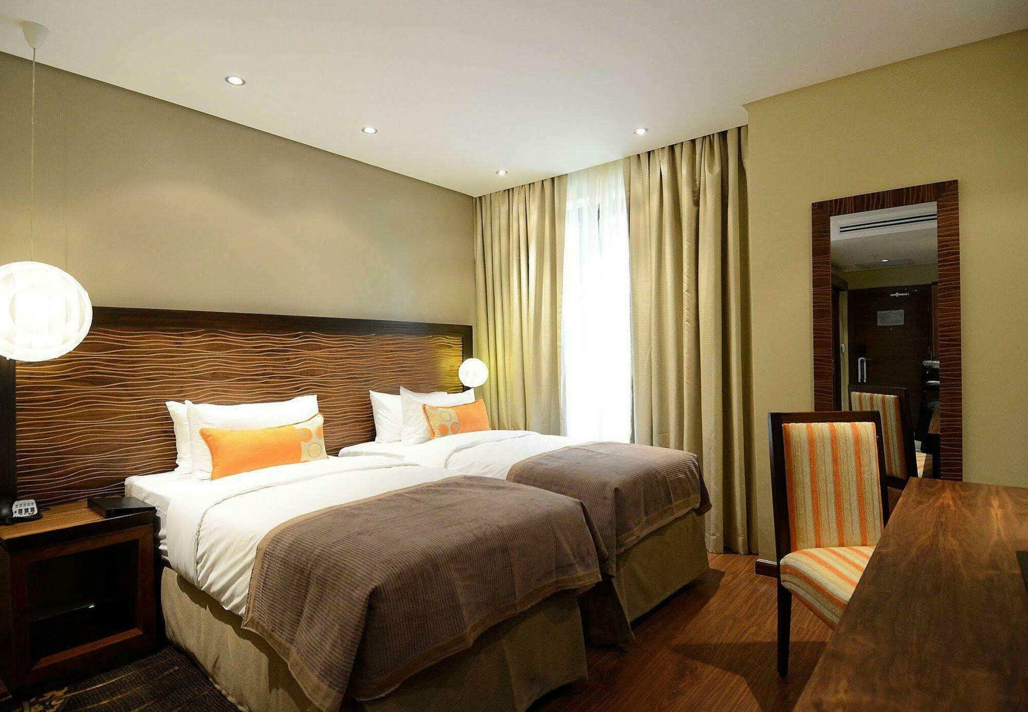 Protea Hotel By Marriott Ikeja Select Lagos Bagian luar foto